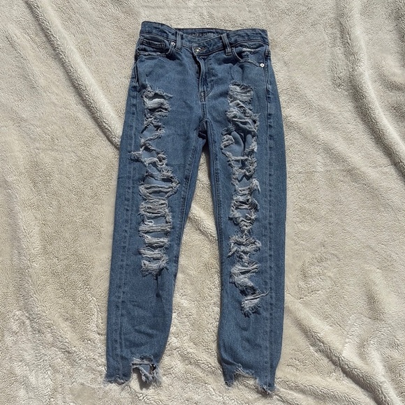 American Eagle Distressed Mom Jeans Sz 0 Short | Ripped Y2K Denim Aesthetic - Picture 1 of 7
